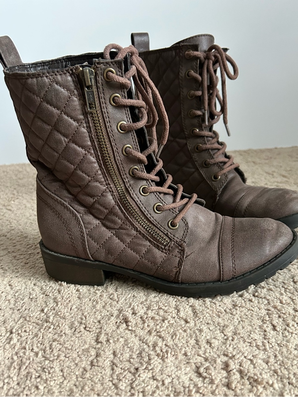 Quilted Women’s Lace-Up Boots in Brown with Side Zipper